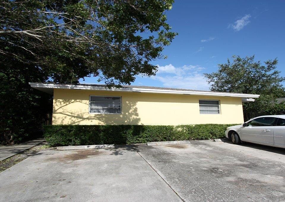 1st image of 628 N M Street #1