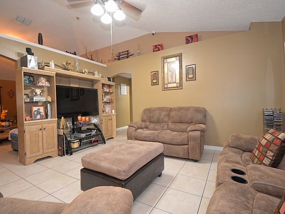 3rd image of 2889 Cottondale Dr