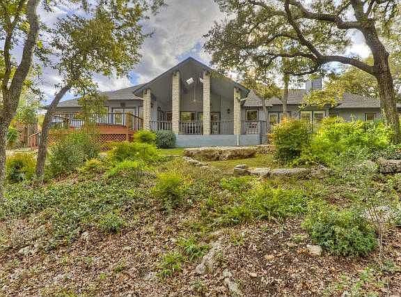3rd image of 708 Lakeway Dr