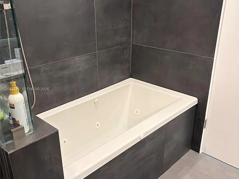5900 Collins Ave #702 — Photo 21