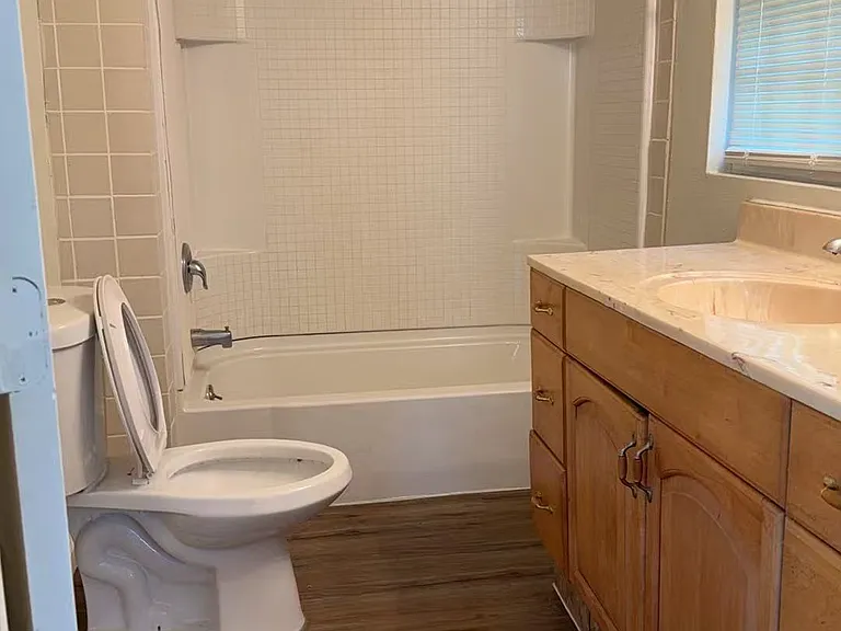 428 Mortimer Ave — Photo 8