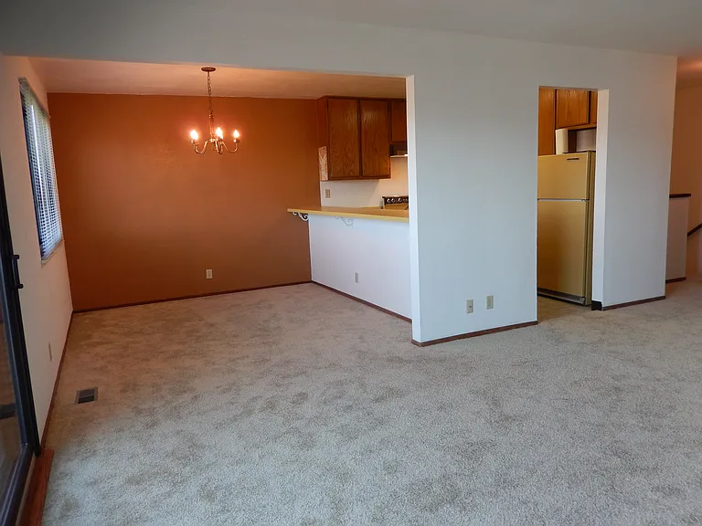 756 Stonegate Dr — Photo 5