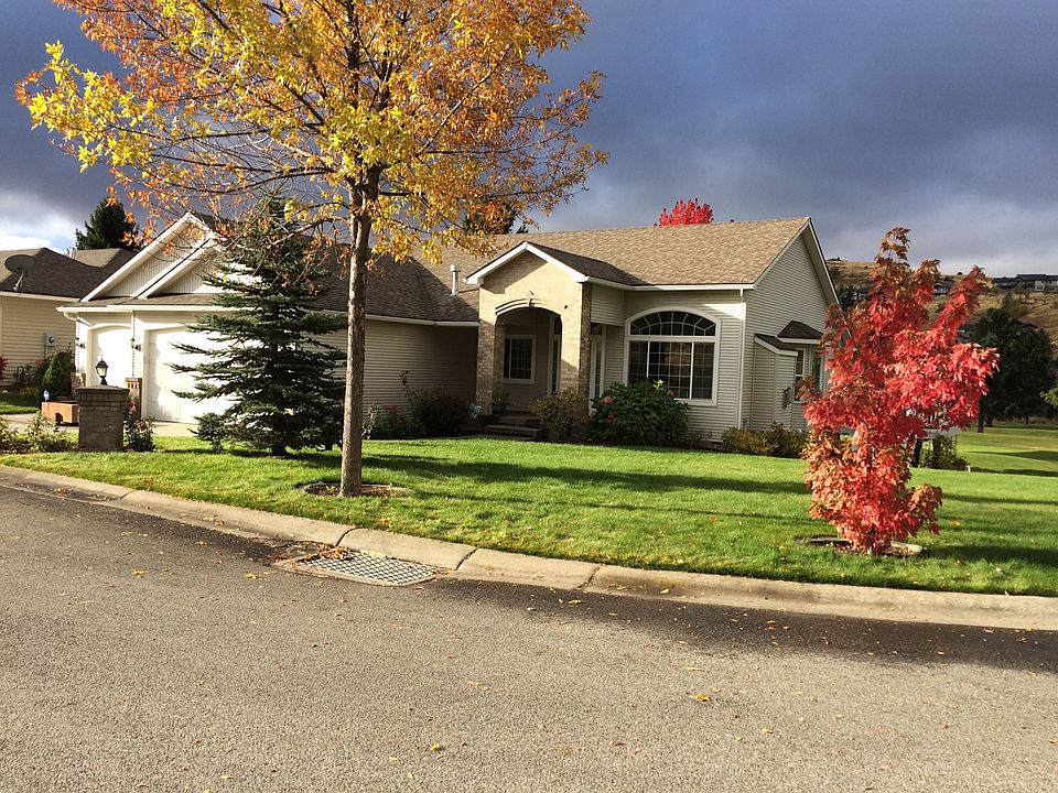 Beautiful landscaping & view