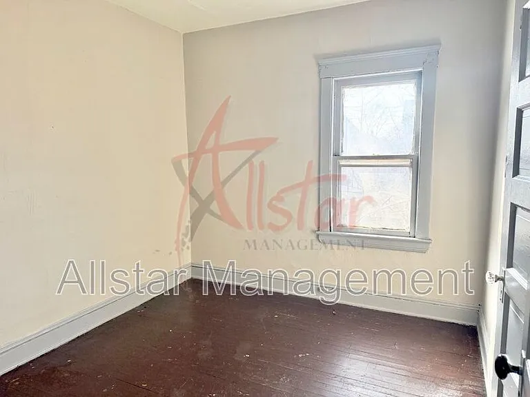 1374 E 94th St — Photo 16