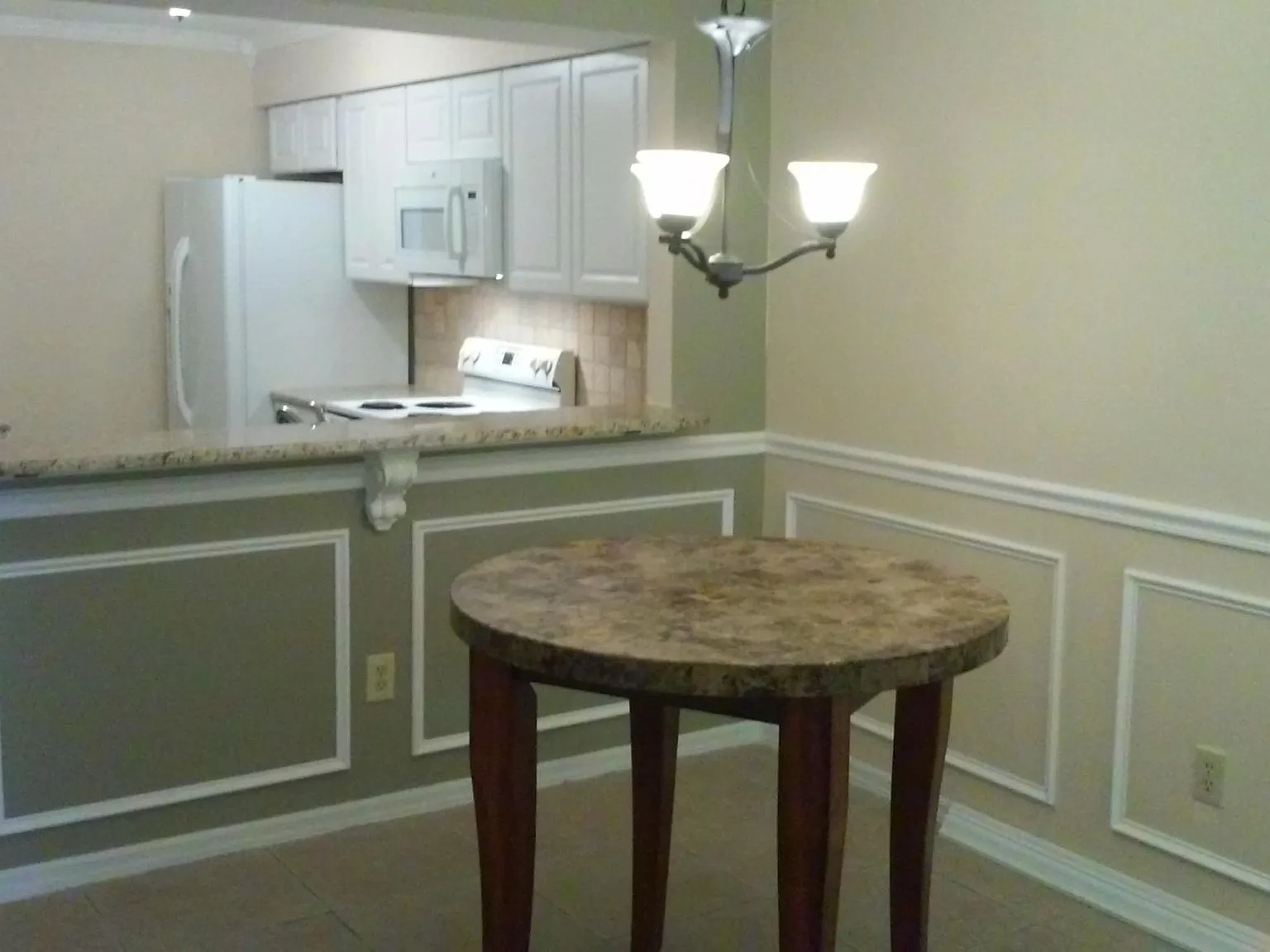 3 bed, 1000 sqft, $700 — Photo 1