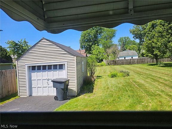 2nd image of 614 Meadowbrook Ave SE