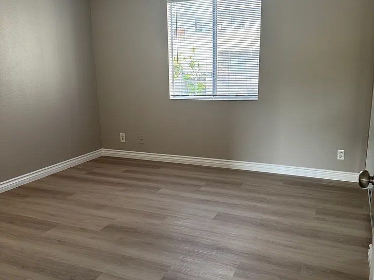 374 N Avenue 57 — Photo 15