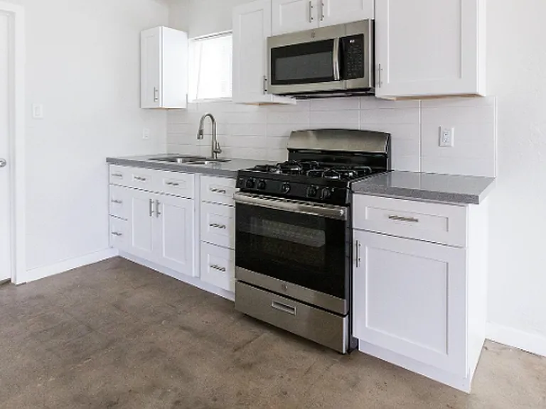320 W Highland Ave — Photo 3