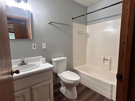5th image of 220 S Holly Ave #21