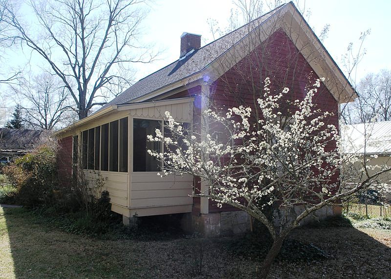 Adorable, Stand Alone Cottage