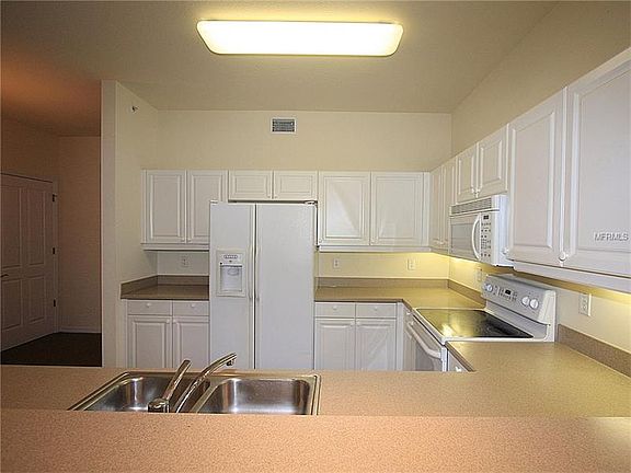 3rd image of 5123 Melbourne St Unit 6305