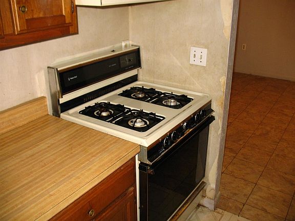 4th image of 4214 NE 17th Ter