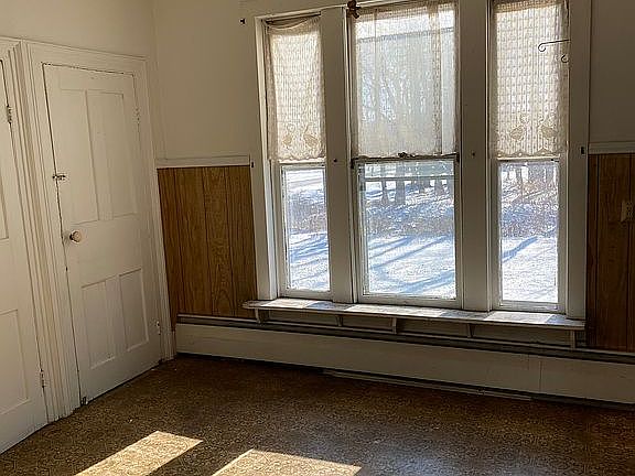 4th image of 219 Montour St