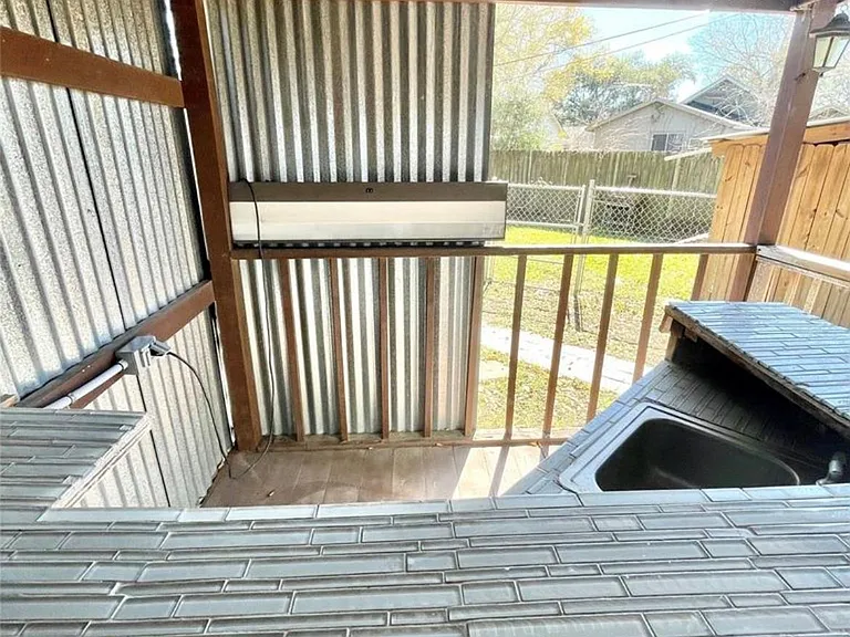 5220 E Parkway Dr — Photo 6