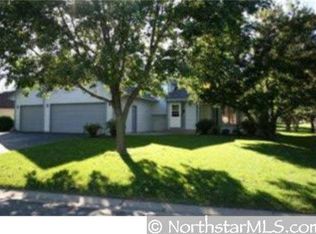 9225 Nantwick Rdg, Minneapolis, MN 55443