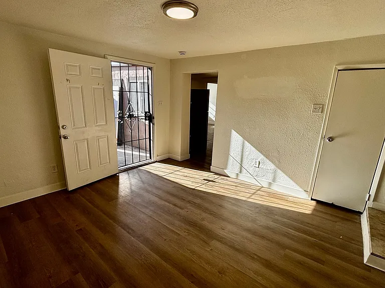 1014 S Evans St #3 — Photo 4