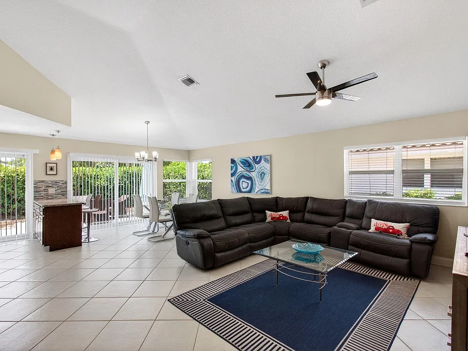 2034 NW 52nd St