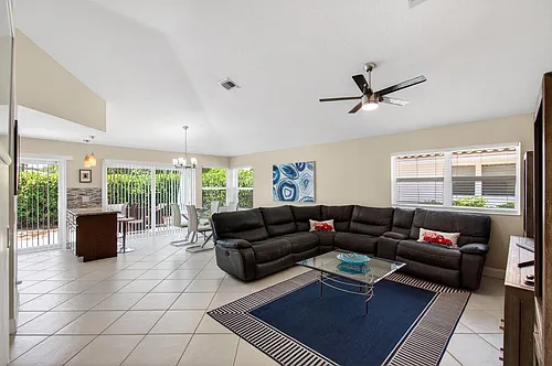 2034 NW 52nd St Photo 1