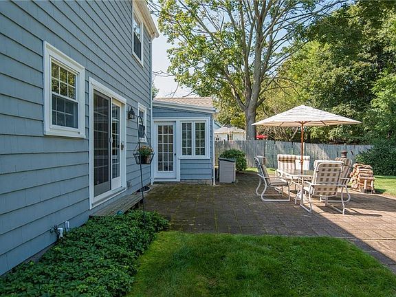 4th image of 63 Abbey Ave E