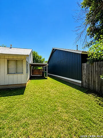 8023 Laurel Bnd — Photo 20