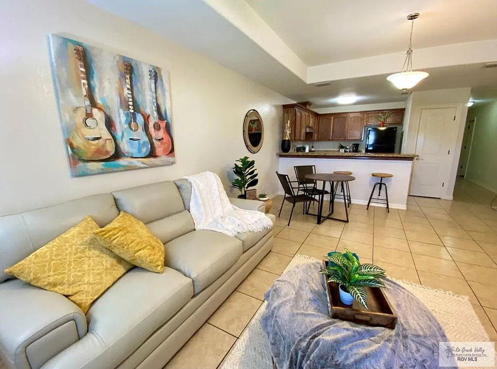 2 bed, 2.0 bath, 1000 sqft, $2,100 — Photo 3