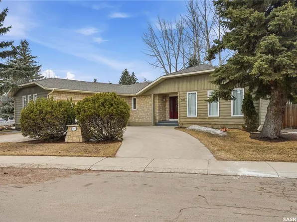301 Coldspring CRESCENT, Saskatoon, SK S7J 3M9