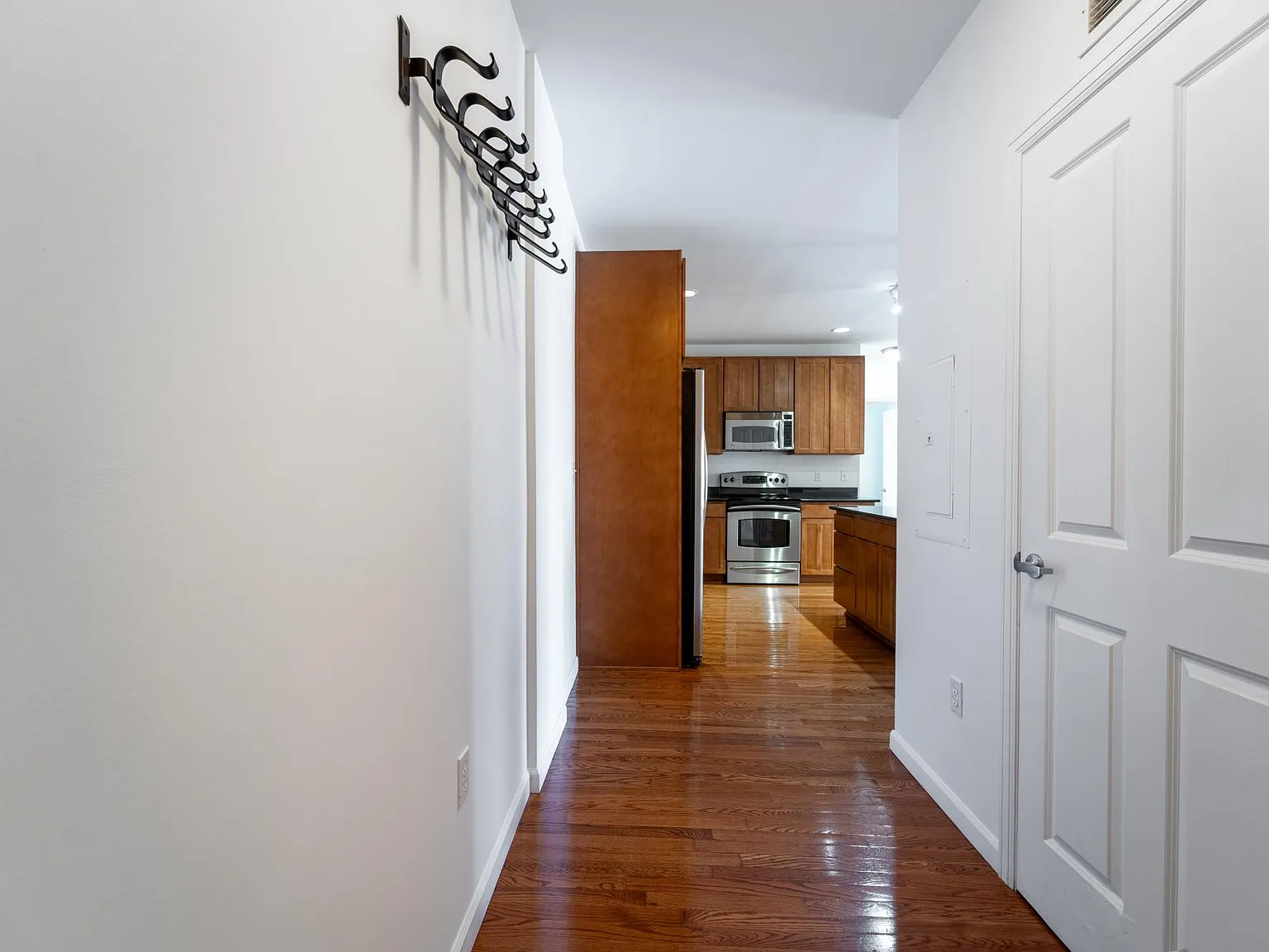 2 bed, 1199 sqft, $2,500 — Photo 3