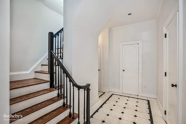 Rented by Sotheby's International Realty | media 6