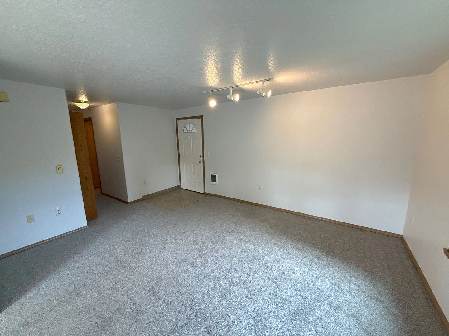 2 bed, 2.0 bath, 1049 sqft, $1,495 — Photo 4