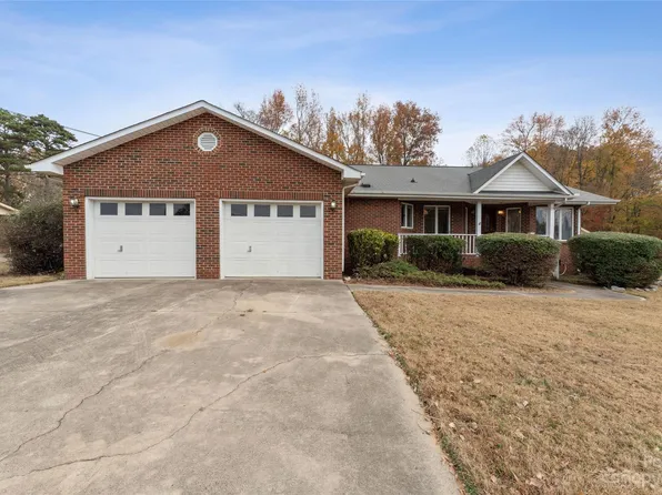 1832 Falconhurst Dr, Charlotte, NC 28216