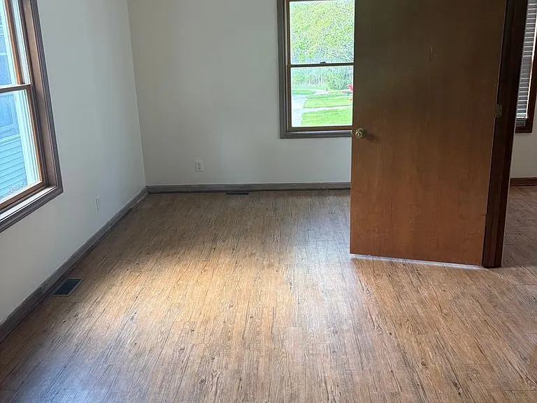1022-2 S Conklin Hill Dr — Photo 2