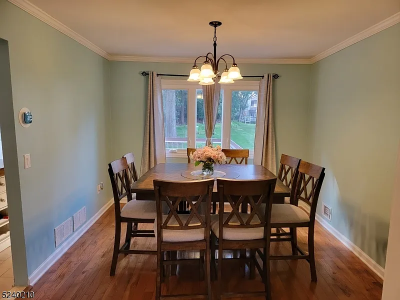 3 bed, 2.5 bath, 1868 sqft, $3,400 — Photo 3