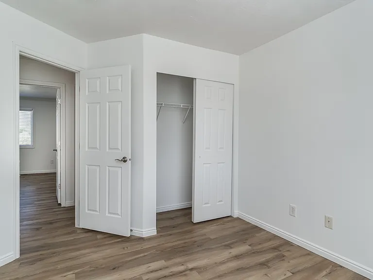 2519 S 1400 W — Photo 11
