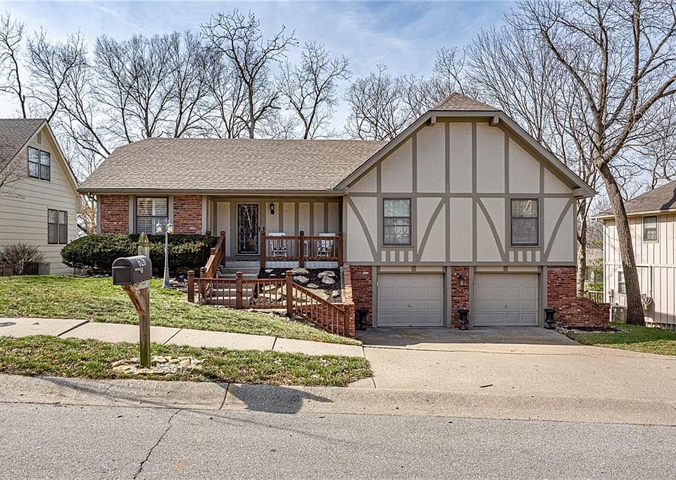 1st image of 628 Camelot Dr