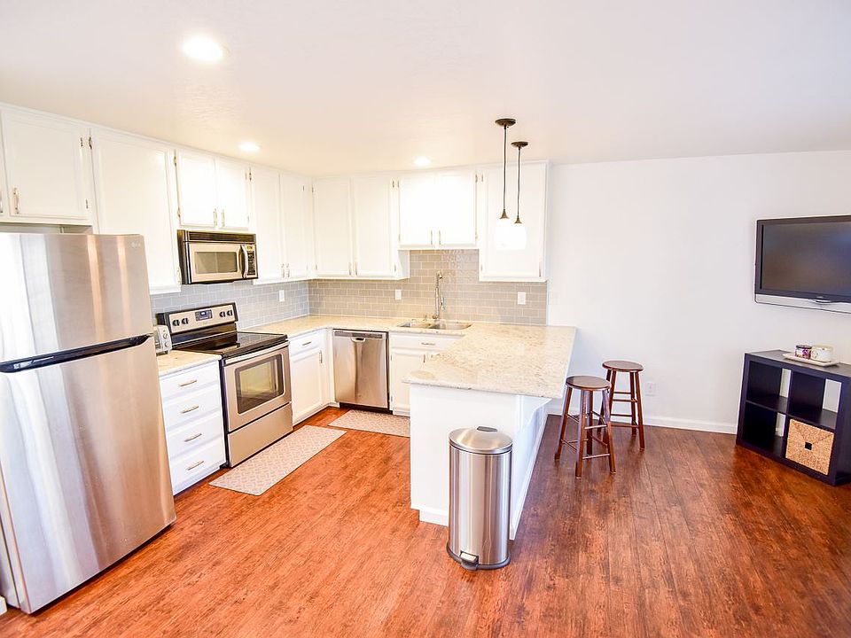 1st image of 23 Parkview Ter