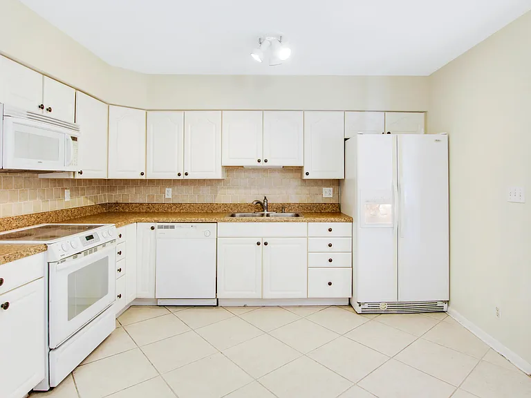 527 W Jasmine Dr — Photo 4