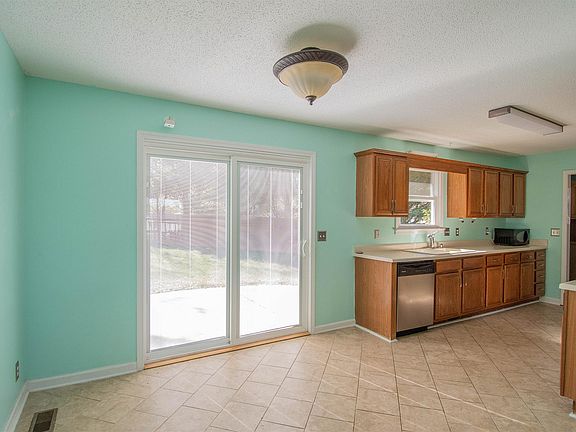 5th image of 1790 Crestview Dr