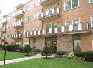 5005 Enfield Ave APT 105, Skokie, IL 60077