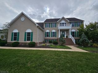 22 Beehive Ln, Flemington, NJ 08822