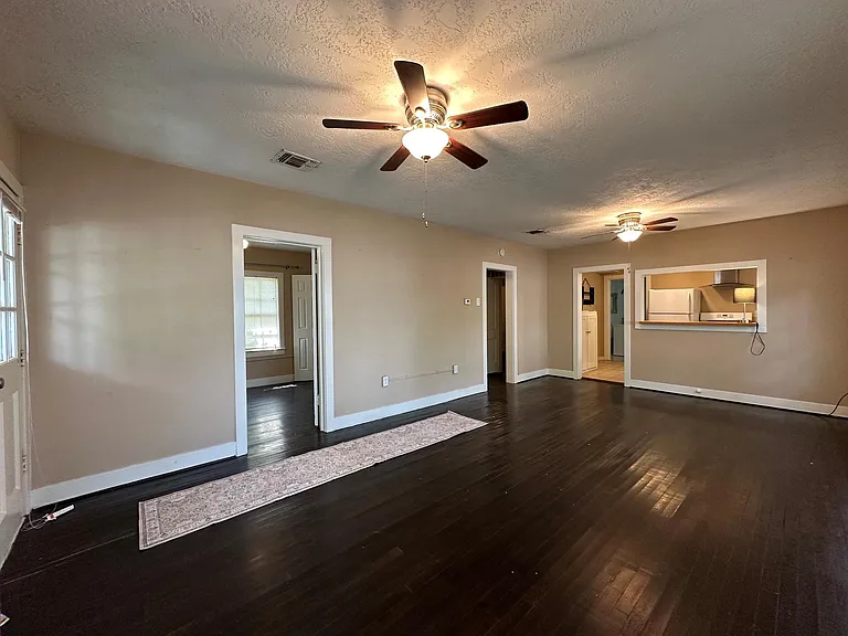706 W Willis St — Photo 3