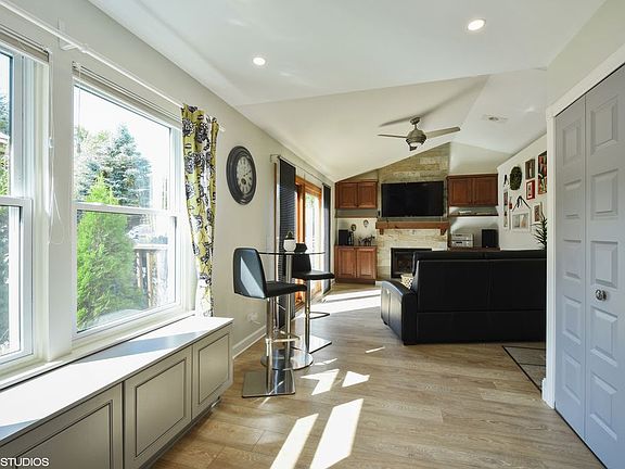 3rd image of 4 Sussex Ct