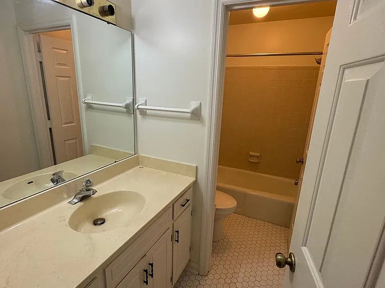 834 Brentwood Point — Photo 24