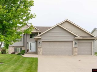 2245 Fairbanks Dr, North Mankato, MN 56003