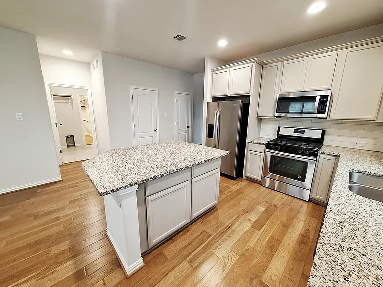 5900 Bucine Cv — Photo 12