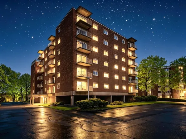 28 Brookdale Cres #401, Halifax, NS B3A 2R5