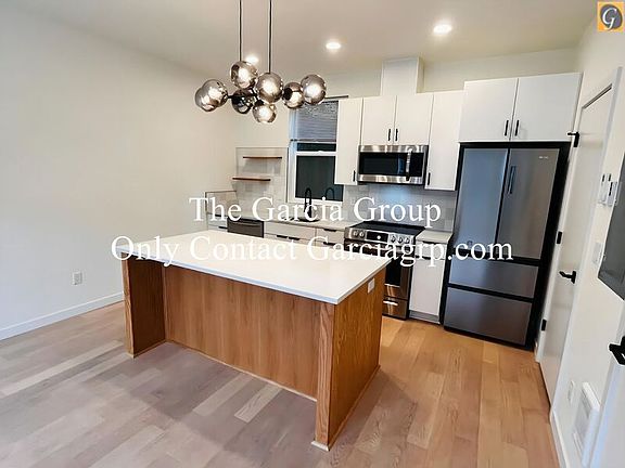 4th image of 3025 SE Division St