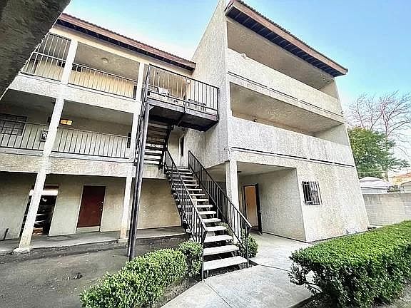 3rd image of 2121 El Paseo St #5