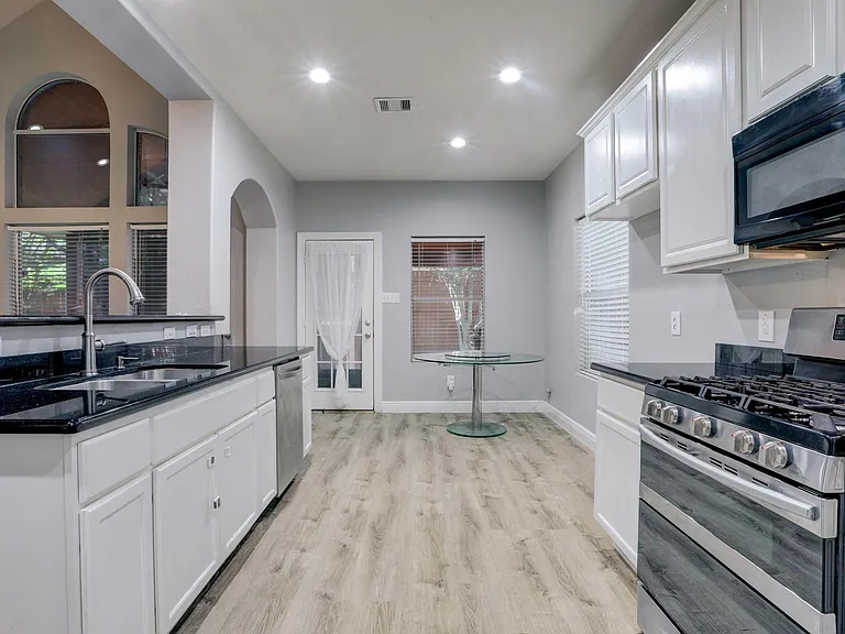 3808 Armand Dr — Photo 7
