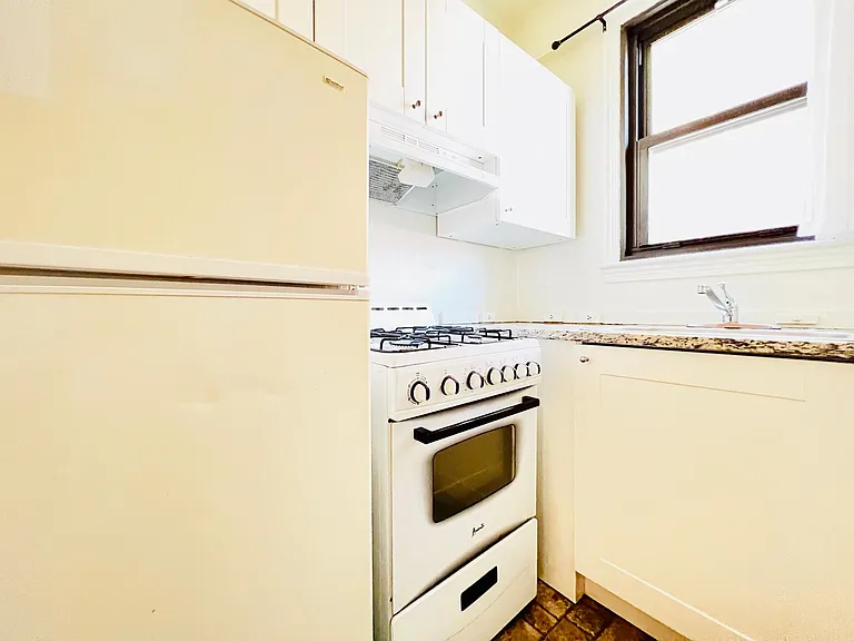 1010 25th St NW #310 — Photo 10