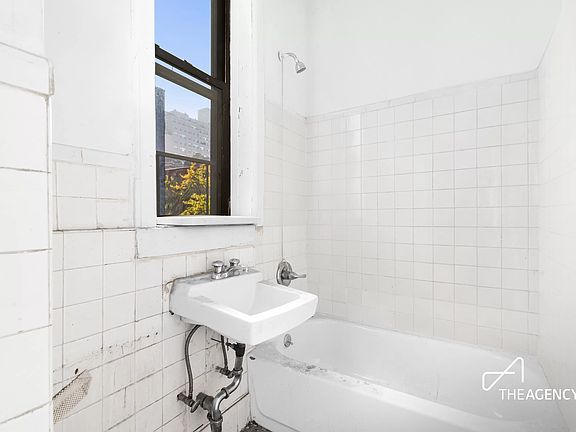 3rd image of 214 W 16th St #5EW